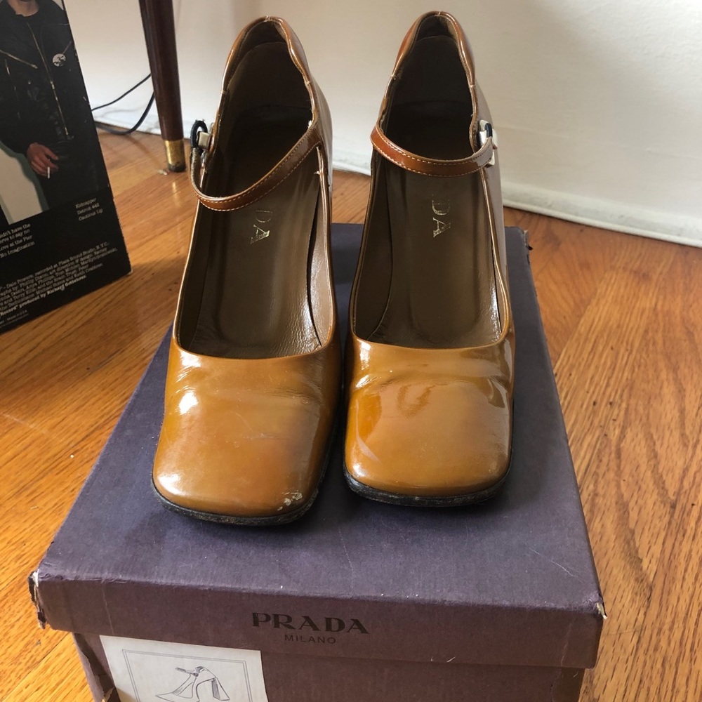 PRADA PATENT MARY JANE HEELS CIRCA 90S